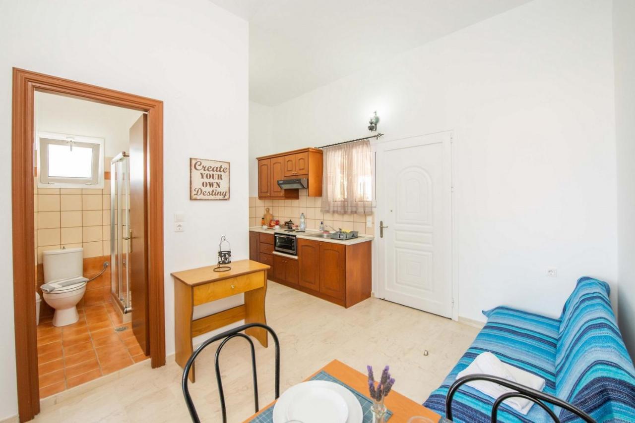 Lena'S Apartments Astrakeri Luaran gambar