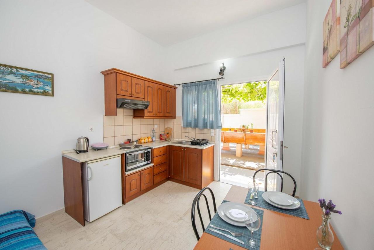 Lena'S Apartments Astrakeri Luaran gambar