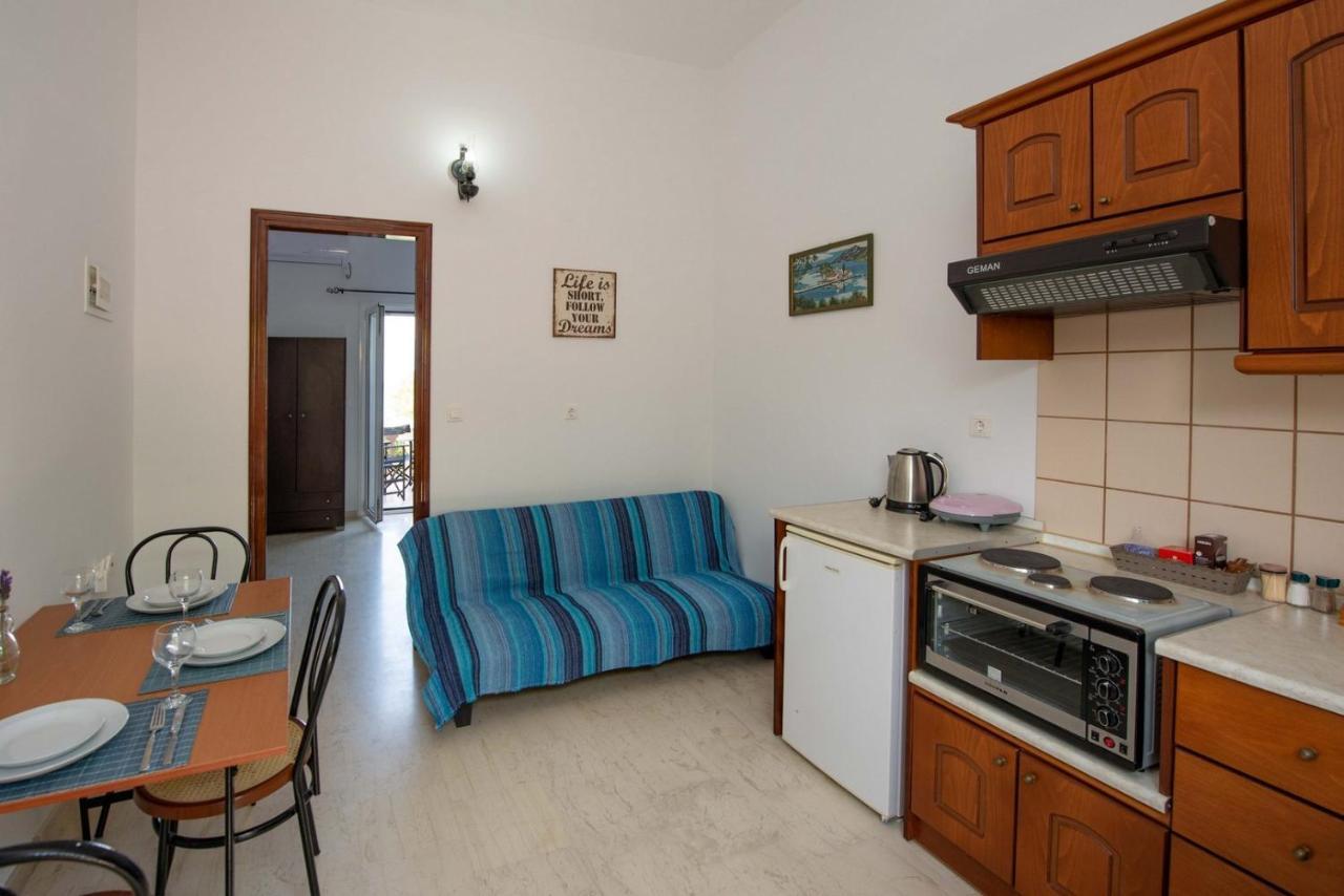 Lena'S Apartments Astrakeri Luaran gambar